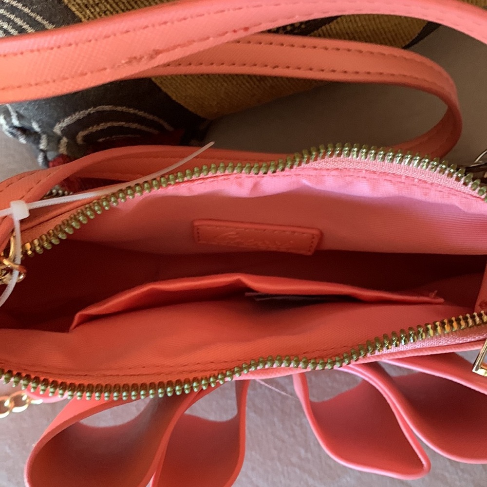 CROSSI NY. NWT. Beautiful Coral, crossbody bag with bow on front. Gold c… - Picture 3 of 8